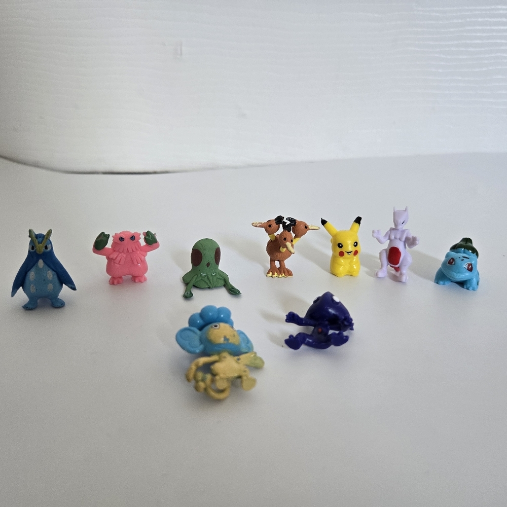 Set Of Pokemon Gumball Figures Toys RL Pikachu Bulbasor Tentacool Prinplup